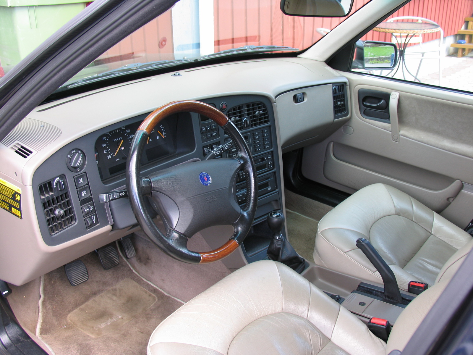 Saab 9000 technical specifications and fuel economy